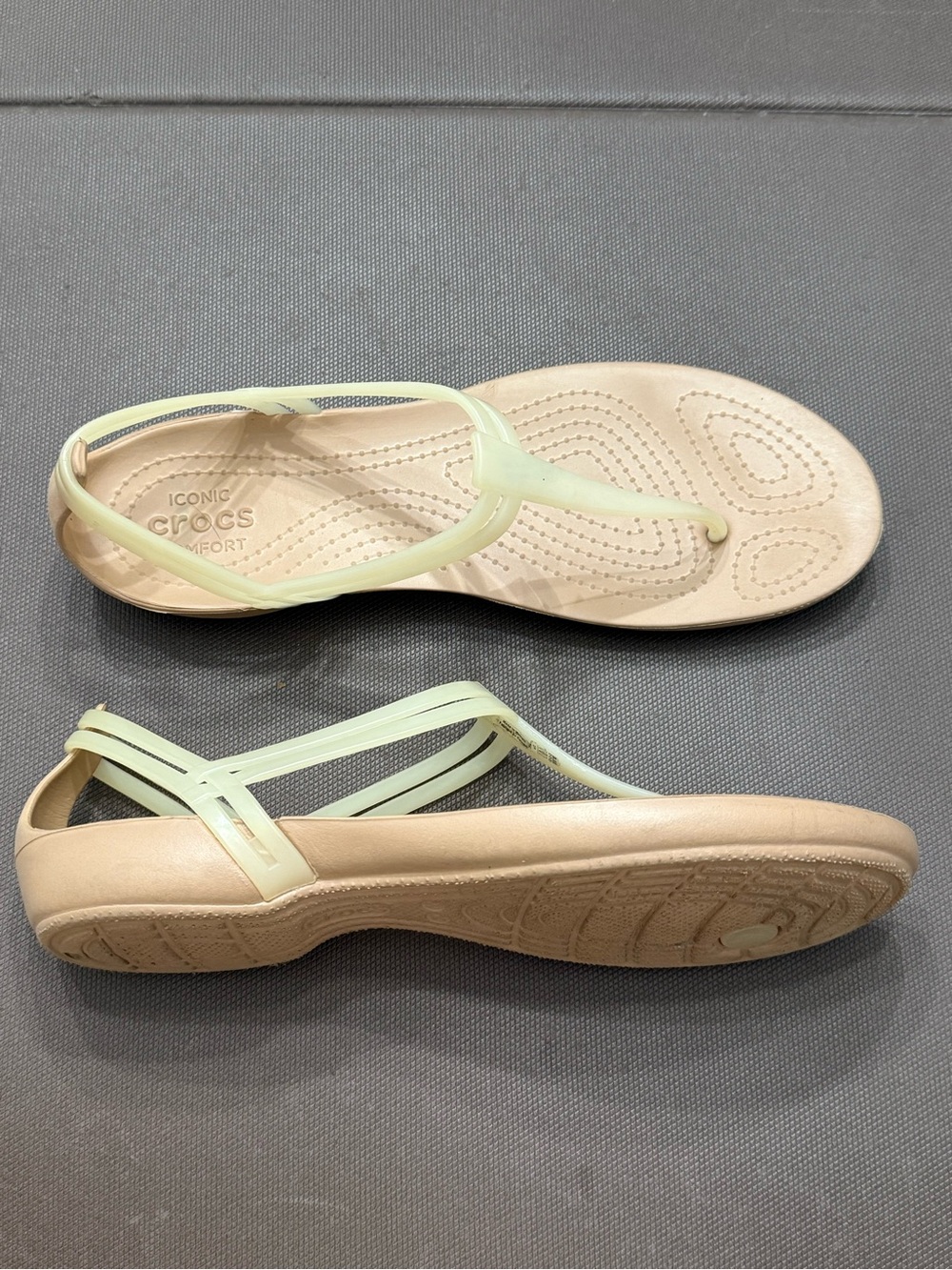 Crocs Isabella T-Strap Sandals Strappy Flats Oyster Women’s 10